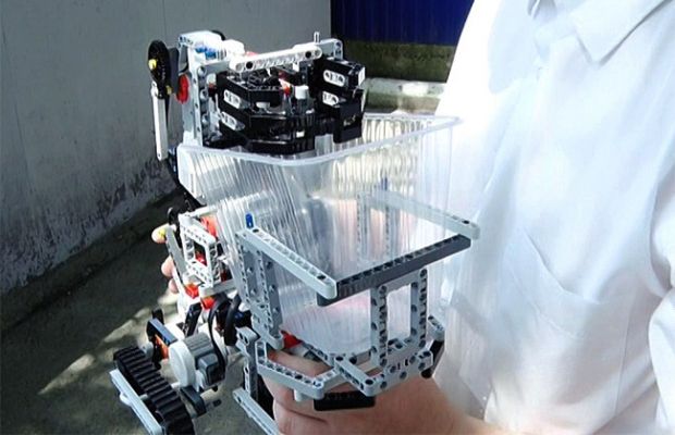 Подросток из Армавира придумал и собрал робота-уборщика
