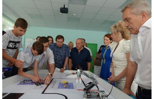 Губернатор Белгородской области посетил Инжиниринговую школу НИУ «БелГУ»