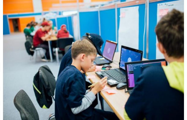 Cisco выступила организатором первого московского хакатона для школьников «Интернет вещей»