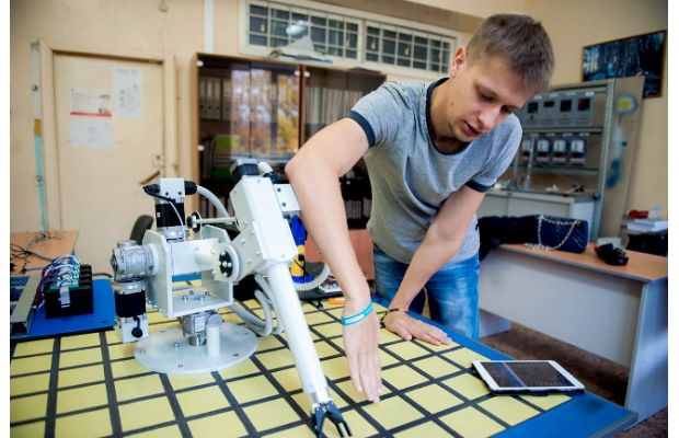 Молодой учёный ТОГУ разработал проект промышленного робота высокой маневренности