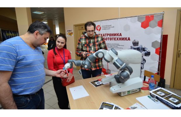 Робота-поводыря и кормильца домашних питомцев разработали юные вологжане