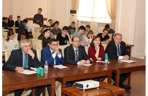 Ученики более чем 20 школ Томска сразились в «Инженерном бою» в ТПУ