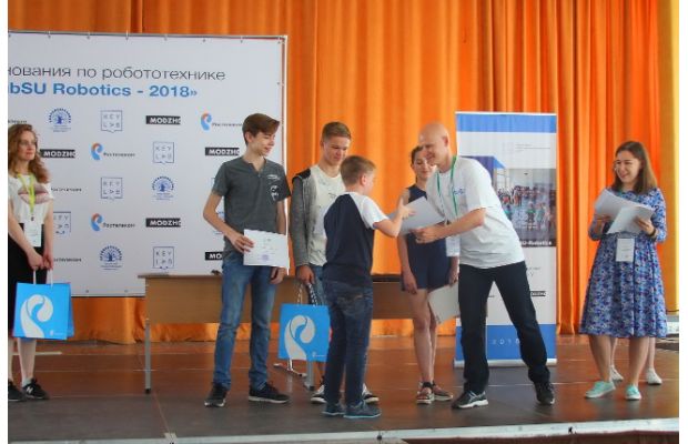 Участники соревнований по робототехнике в КубГУ обсудили перспективы развития «Умного дома» «Ростелекома»