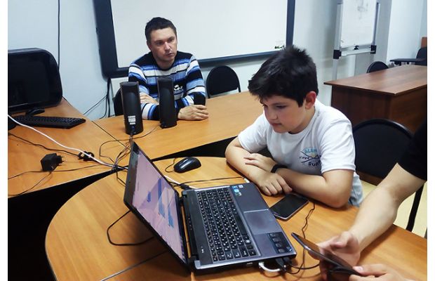 Подготовленные преподавателем ТУСУРа школьники стали победителями в международном конкурсе Zero Robotics