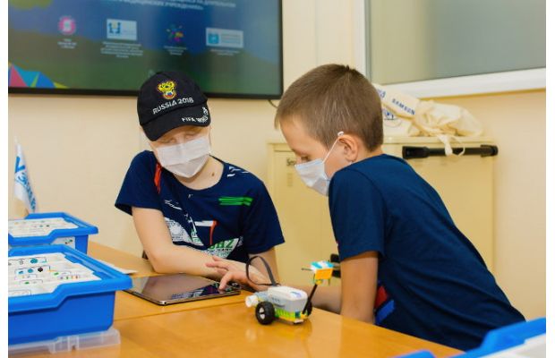 Новые классы проекта «УчимЗнаем» при поддержке Samsung открылись в Санкт-Петербурге, Владивостоке и Якутии
