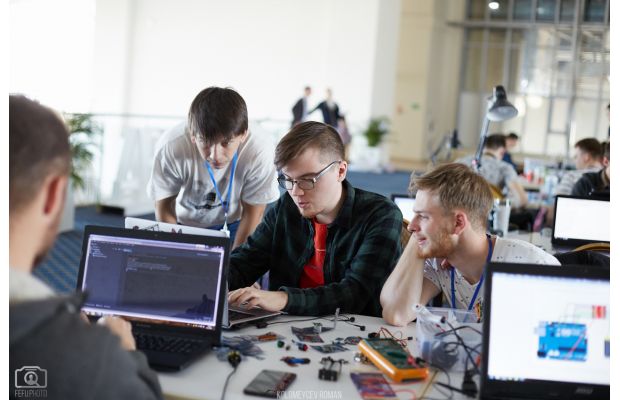 Студенты ДВФУ стали призерами соревнований по робототехнике Robotics Tournament
