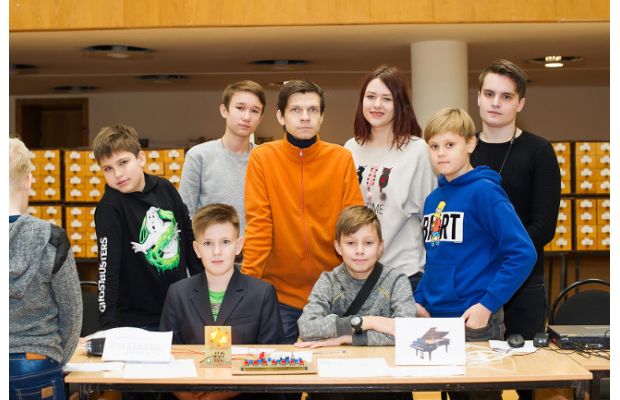 23 ноября в билиотеке им. Горького прошла выставка роботов