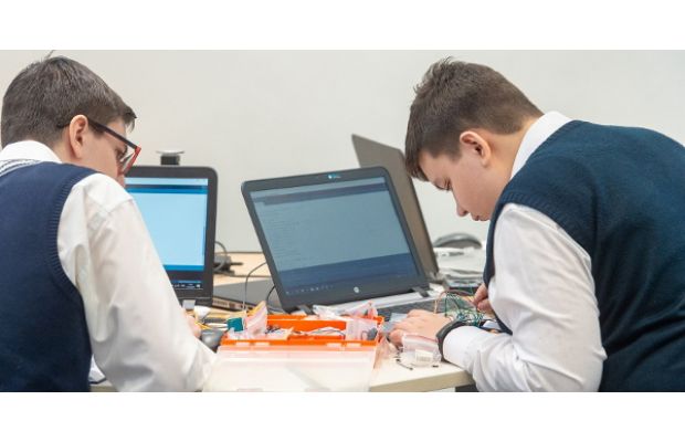 Сергей Собянин поручил создать порядка 30 ИТ-классов в школах