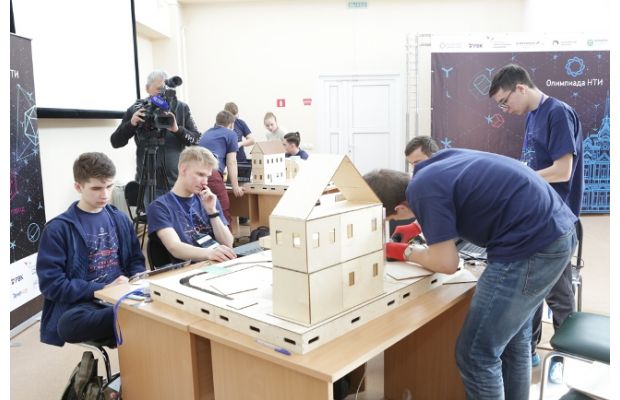 Школьники из Владивостока победили в финале Олимпиады НТИ в ТПУ