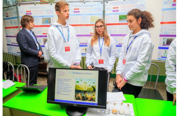 Воспитанники Фонда Андрея Мельниченко приняли участие в Virtual Regeneron ISEF