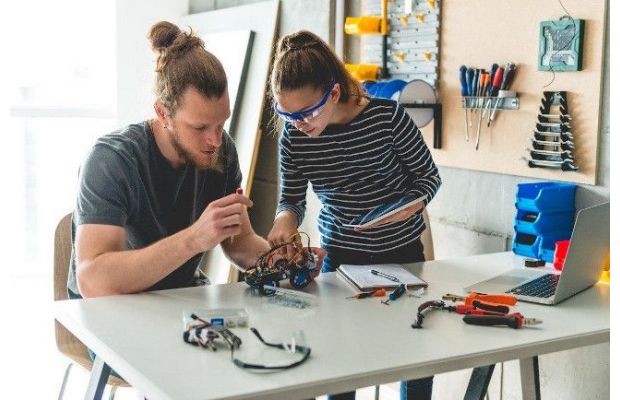 За месяц программу онлайн-акселератора проекта Rukami Кружкового движения НТИ завершили 400 слушателей из 75 регионов России