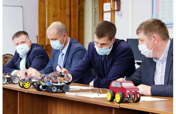 Определены победители турнира по робототехнике Уралвагонзавода