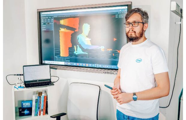 Intel в партнерстве с «Мобильное электронное образование» будет развивать инициативу Intel® AI For Youth «Технологии искусственного интеллекта для каждого» в России