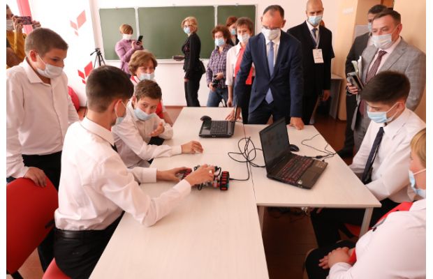 Почти три тысячи центров «Точка роста» открылись в школах сёл и малых городов России