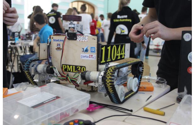 ФМЛ №30 провел первую встречу Лиги Санкт-Петербурга FIRST Tech Challenge и FIRST Lego League Challenge