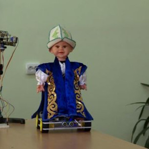 Школьница из Бишкека придумала и создала робота.